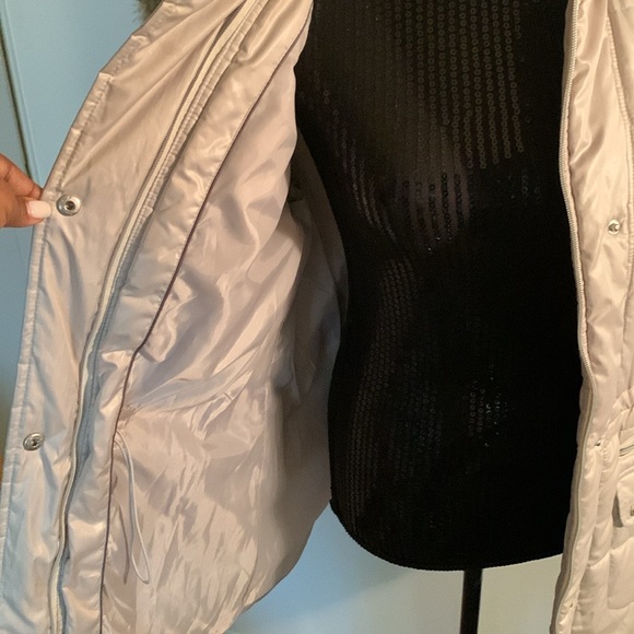 Attention Puffer Jacket w/Detachable Faux Fur Collar - Picture 3 of 7